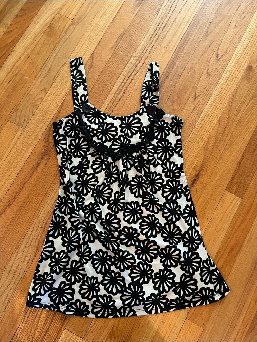 Lily White Black & White Floral Tank with button and lace detail size small